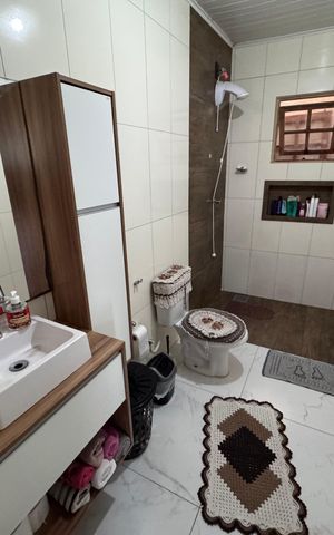 Casa à venda com 128m², 2 quartos e 2 vagasBanheiro