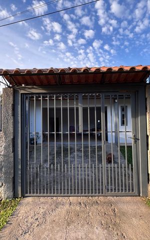 Casa à venda com 128m², 2 quartos e 2 vagasFachada e Placa