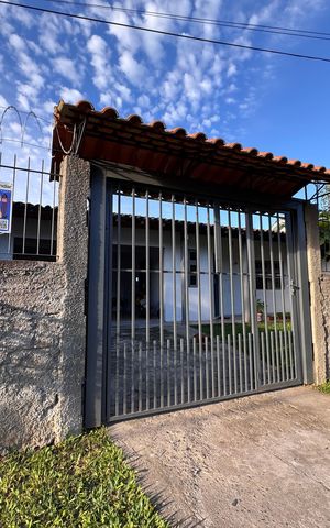 Casa à venda com 128m², 2 quartos e 2 vagasFachada e Placa