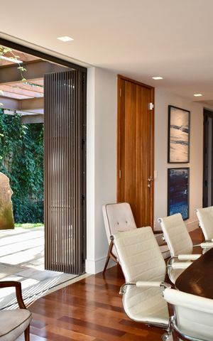 Casa para alugar com 290m², 4 quartos e 5 vagas Casa para alugar com 290m², 4 quartos e 5 vagasSala 1