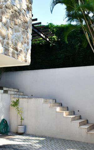 Casa para alugar com 290m², 4 quartos e 5 vagas Casa para alugar com 290m², 4 quartos e 5 vagasEntrada