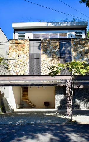 Casa para alugar com 290m², 4 quartos e 5 vagas Casa para alugar com 290m², 4 quartos e 5 vagasFachada