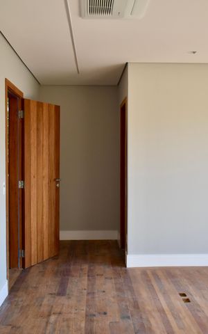 Casa para alugar com 290m², 4 quartos e 5 vagas Casa para alugar com 290m², 4 quartos e 5 vagasSuíte Master