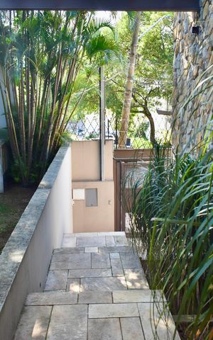 Casa para alugar com 290m², 4 quartos e 5 vagas Casa para alugar com 290m², 4 quartos e 5 vagasEntrada