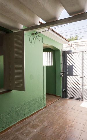 Casa à venda com 170m², 2 quartos e 3 vagas Casa à venda com 170m², 2 quartos e 3 vagasÁrea de Serviço e Garagem