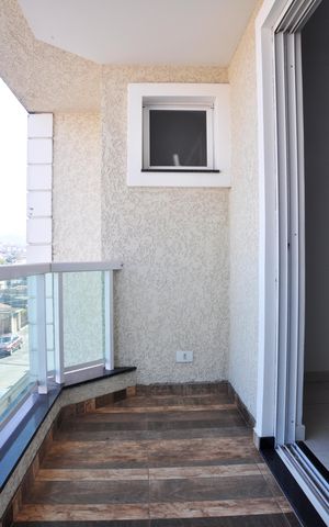 Casa à venda com 180m², 4 quartos e 4 vagas Casa à venda com 180m², 4 quartos e 4 vagasDetalhe - Varanda do Quarto 01 com Closet e Suíte