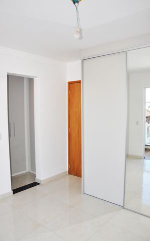 Casa à venda com 180m², 4 quartos e 4 vagas Casa à venda com 180m², 4 quartos e 4 vagasDetalhe - Quarto 01 com Closet e Suíte