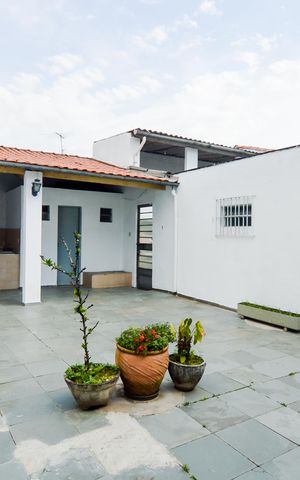 Casa à venda com 342m², 4 quartos e 2 vagasQuintal