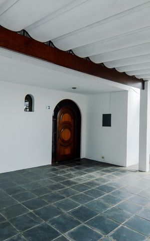 Casa à venda com 342m², 4 quartos e 2 vagasGaragem