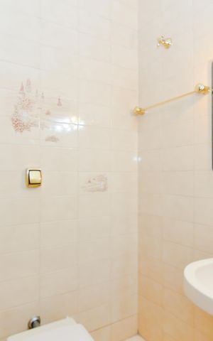 Casa à venda com 342m², 4 quartos e 2 vagasBanheiro Suíte 3