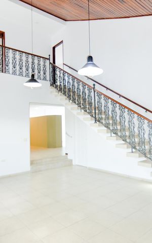 Casa à venda com 342m², 4 quartos e 2 vagasSala