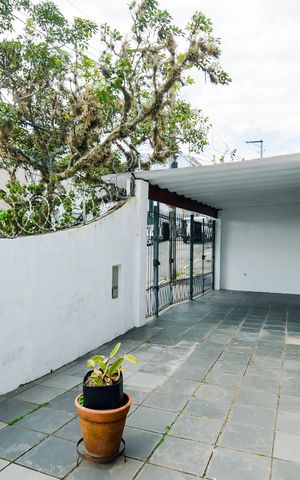 Casa à venda com 342m², 4 quartos e 2 vagasGaragem