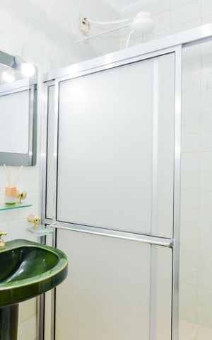 Casa à venda com 342m², 4 quartos e 2 vagasBanheiro Suíte 2