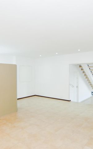 Casa à venda com 342m², 4 quartos e 2 vagasSala