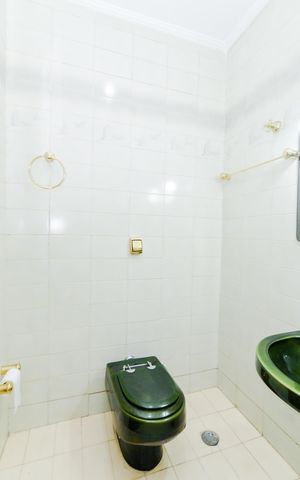 Casa à venda com 342m², 4 quartos e 2 vagasBanheiro Suíte 2