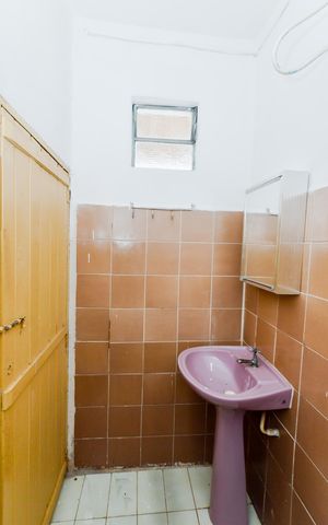 Casa à venda com 342m², 4 quartos e 2 vagasBanheiro de serviço