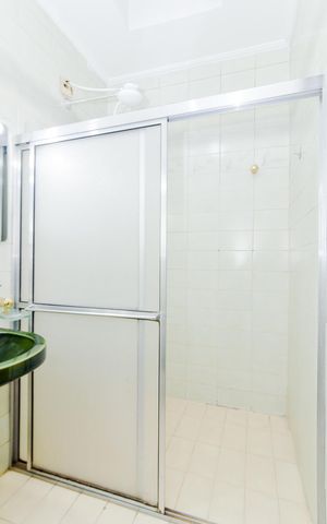 Casa à venda com 342m², 4 quartos e 2 vagasBanheiro Suíte 2