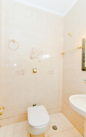 Casa à venda com 342m², 4 quartos e 2 vagasBanheiro Suíte 3