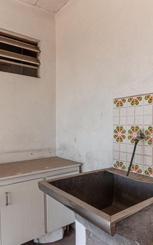 Casa à venda com 600m², 5 quartos e 6 vagas Casa à venda com 600m², 5 quartos e 6 vagasÁrea de Serviço 2