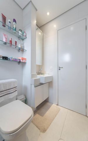 Apartamento à venda com 107m², 2 quartos e 2 vagasBanheiro da Suíte
