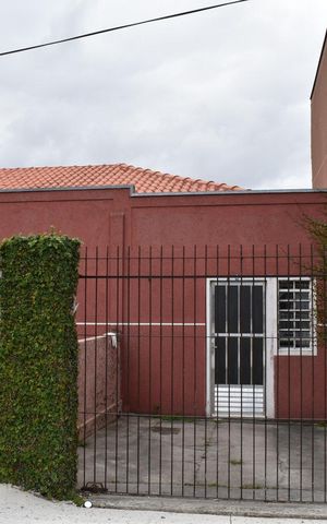 Casa para alugar com 38m², 1 quarto e 1 vagaFachada
