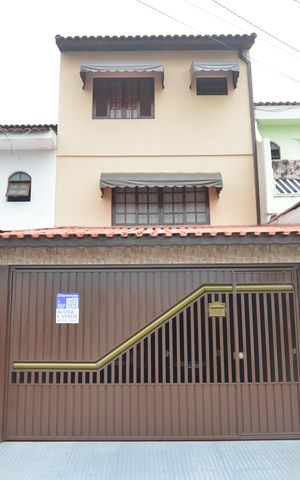 Casa à venda com 267m², 4 quartos e 4 vagasFachada