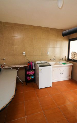 Casa à venda com 500m², 5 quartos e 2 vagas Casa à venda com 500m², 5 quartos e 2 vagasÁrea de Serviço
