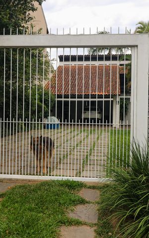 Casa à venda com 500m², 5 quartos e 2 vagas Casa à venda com 500m², 5 quartos e 2 vagasFachada