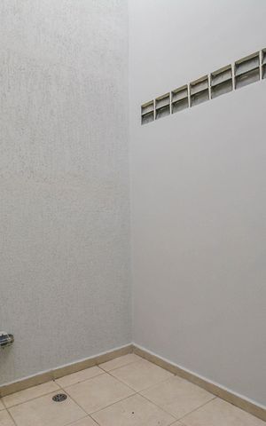 Casa à venda com 430m², 5 quartos e 10 vagas Casa à venda com 430m², 5 quartos e 10 vagasCorredor Detalhe