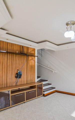 Casa à venda com 430m², 5 quartos e 10 vagas Casa à venda com 430m², 5 quartos e 10 vagasSala