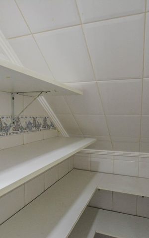 Casa à venda com 430m², 5 quartos e 10 vagas Casa à venda com 430m², 5 quartos e 10 vagasDespensa
