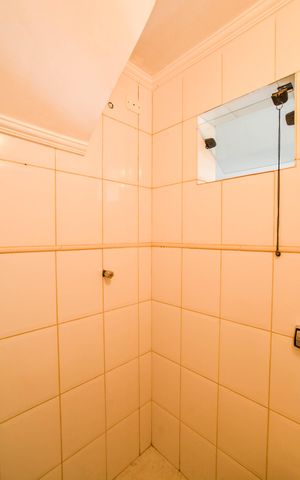 Casa à venda com 430m², 5 quartos e 10 vagas Casa à venda com 430m², 5 quartos e 10 vagasBanheiro de serviço