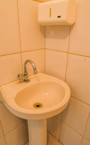 Casa à venda com 430m², 5 quartos e 10 vagas Casa à venda com 430m², 5 quartos e 10 vagasBanheiro de serviço