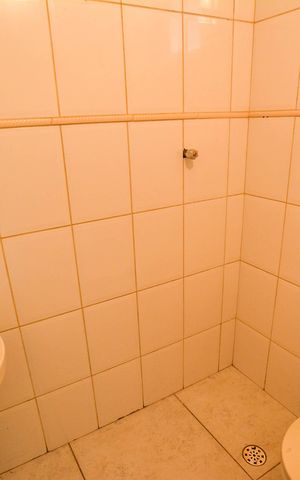 Casa à venda com 430m², 5 quartos e 10 vagas Casa à venda com 430m², 5 quartos e 10 vagasBanheiro de serviço