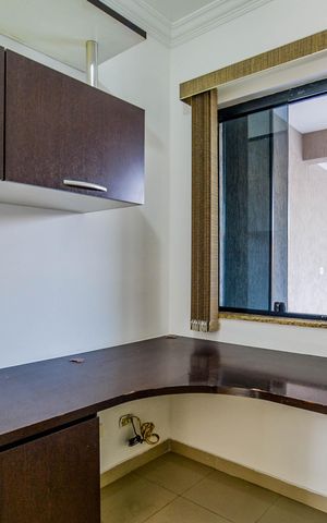 Casa à venda com 430m², 5 quartos e 10 vagas Casa à venda com 430m², 5 quartos e 10 vagasEscritório