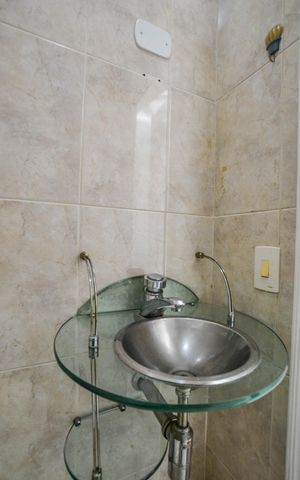 Casa à venda com 430m², 5 quartos e 10 vagas Casa à venda com 430m², 5 quartos e 10 vagasLavabo