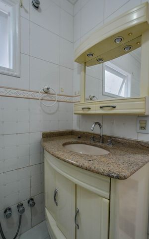 Casa à venda com 430m², 5 quartos e 10 vagas Casa à venda com 430m², 5 quartos e 10 vagasBanheiro Social
