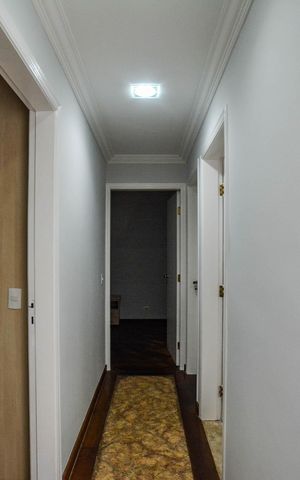 Casa à venda com 430m², 5 quartos e 10 vagas Casa à venda com 430m², 5 quartos e 10 vagasCorredor