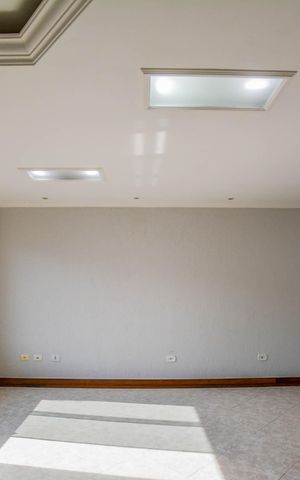 Casa à venda com 430m², 5 quartos e 10 vagas Casa à venda com 430m², 5 quartos e 10 vagasSala