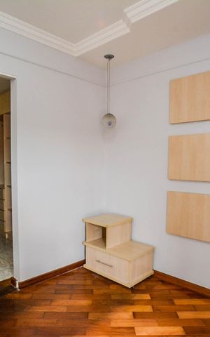 Casa à venda com 430m², 5 quartos e 10 vagas Casa à venda com 430m², 5 quartos e 10 vagasQuarto Suíte