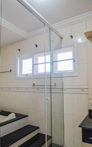 Casa à venda com 430m², 5 quartos e 10 vagas Casa à venda com 430m², 5 quartos e 10 vagasBanheiro da Suíte