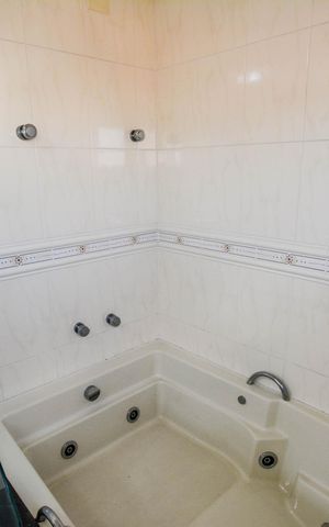 Casa à venda com 430m², 5 quartos e 10 vagas Casa à venda com 430m², 5 quartos e 10 vagasBanheiro da Suíte