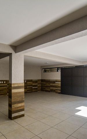 Casa à venda com 430m², 5 quartos e 10 vagas Casa à venda com 430m², 5 quartos e 10 vagasGaragem