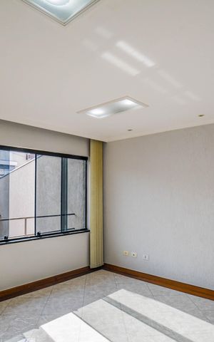 Casa à venda com 430m², 5 quartos e 10 vagas Casa à venda com 430m², 5 quartos e 10 vagasSala