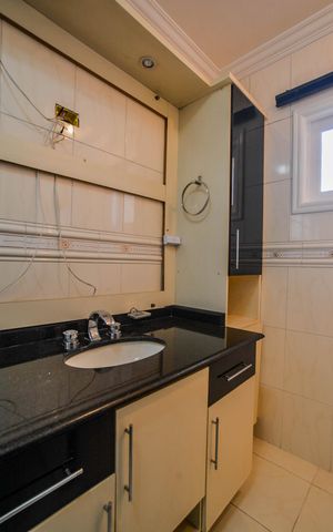 Casa à venda com 430m², 5 quartos e 10 vagas Casa à venda com 430m², 5 quartos e 10 vagasBanheiro da Suíte