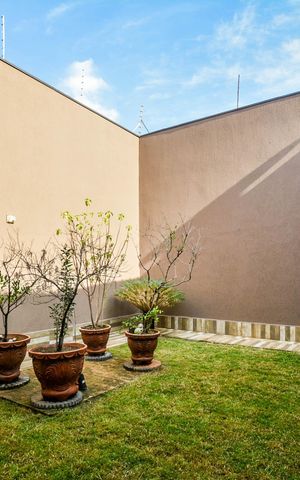 Casa à venda com 430m², 5 quartos e 10 vagas Casa à venda com 430m², 5 quartos e 10 vagasJardim