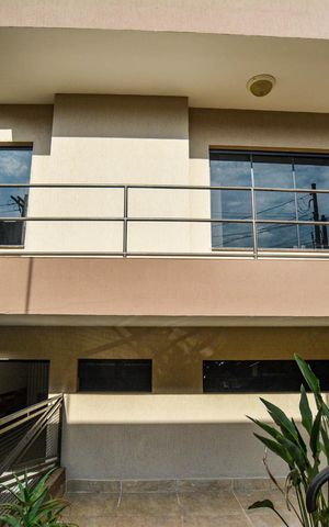 Casa à venda com 430m², 5 quartos e 10 vagas Casa à venda com 430m², 5 quartos e 10 vagasEntrada