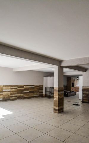 Casa à venda com 430m², 5 quartos e 10 vagas Casa à venda com 430m², 5 quartos e 10 vagasGaragem