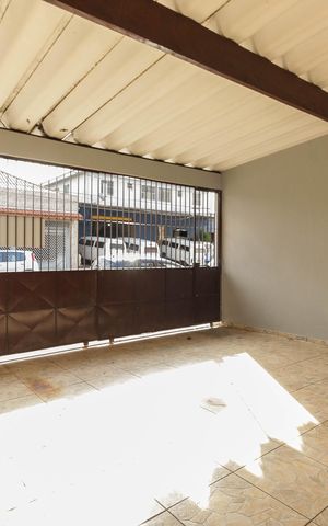 Casa para alugar com 42m², 1 quarto e 1 vaga Casa para alugar com 42m², 1 quarto e 1 vagaGaragem