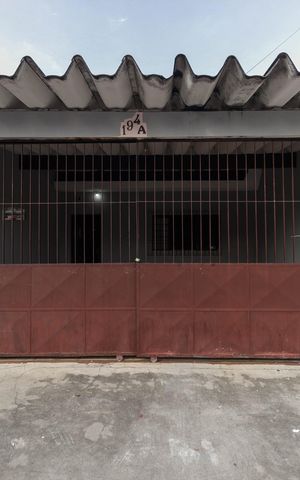Casa para alugar com 42m², 1 quarto e 1 vaga Casa para alugar com 42m², 1 quarto e 1 vagaFachada